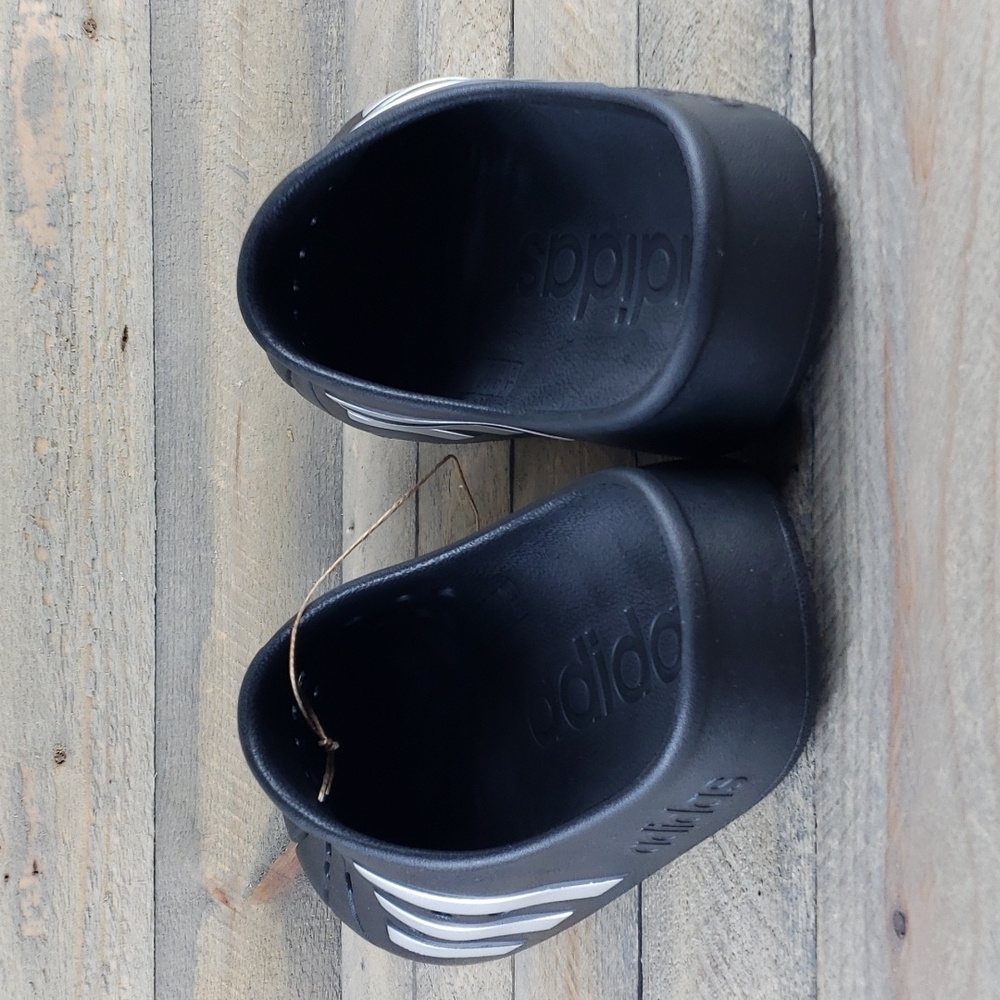 adidas Adilette Clogs Slip On Clogs For Everyday Comfort Black Silver - Picture 5 of 10